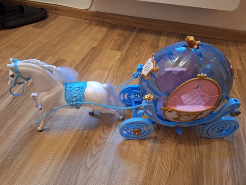 Pferd mit kutsche - pferd,